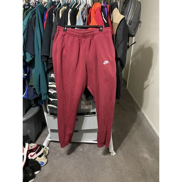 Size XL- Nike Men's Burgundy Sweatpants Joggers - Picture 1 of 3